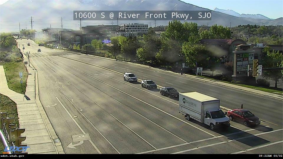 Traffic Cam 10600 S South Jordan Pkwy SR 151 @ River Front Pkwy 700 W SJO