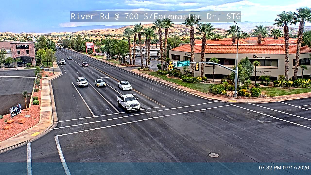 River Rd traffic camera, view north, St. George, Utah