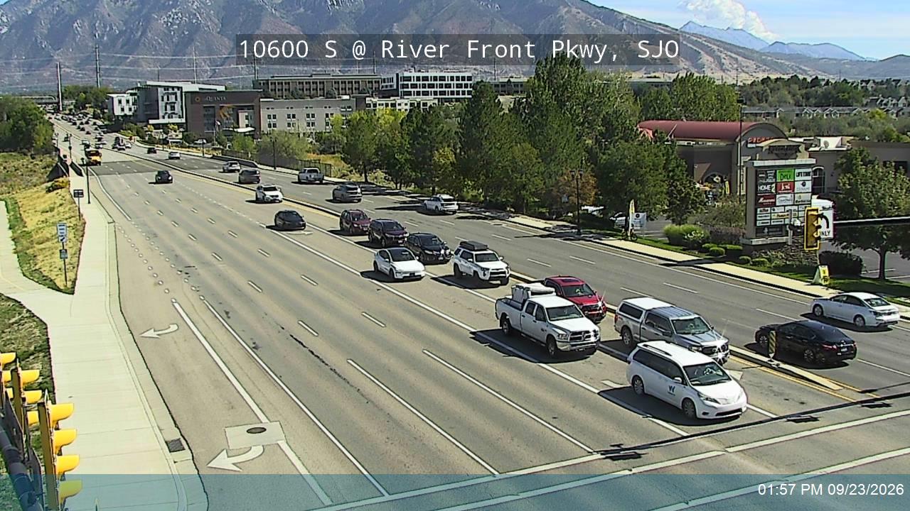 10600 S / South Jordan Pkwy / SR-151 @ River Front Pkwy / 700 W, SJO
