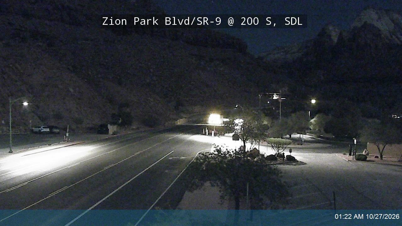 Zion Park Blvd / SR-9 @ 200 S, SDL